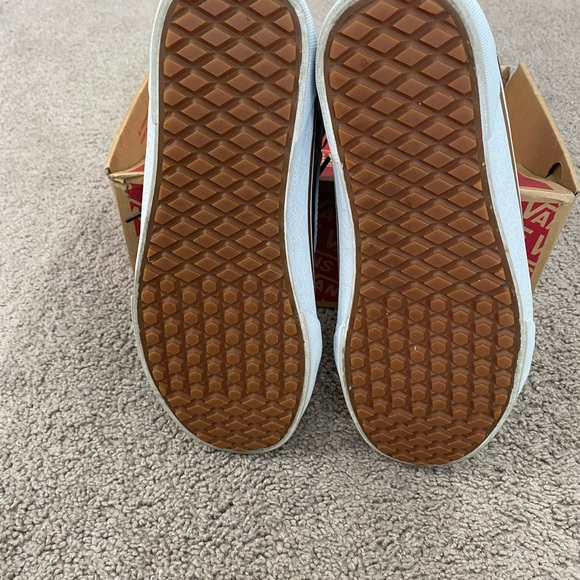 Vans - Picture 3 of 6